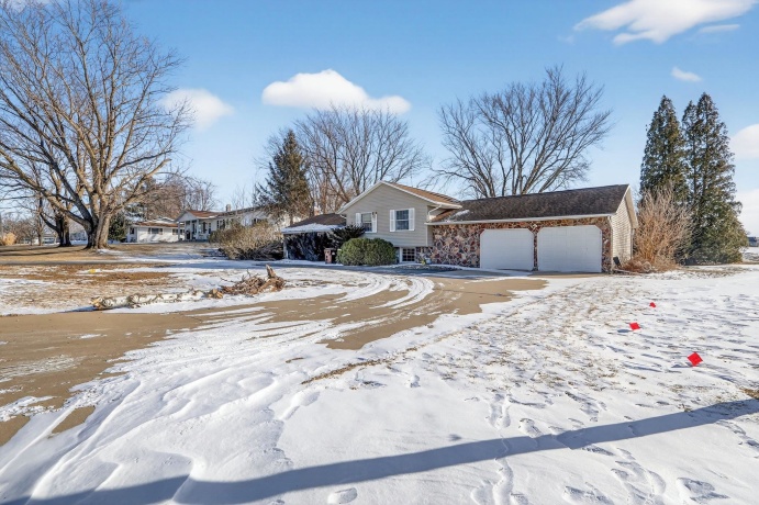 325 Bradmar, PEARL CITY, Illinois 61062, 3 Bedrooms Bedrooms, ,2 BathroomsBathrooms,House,For Sale,Bradmar,202600703