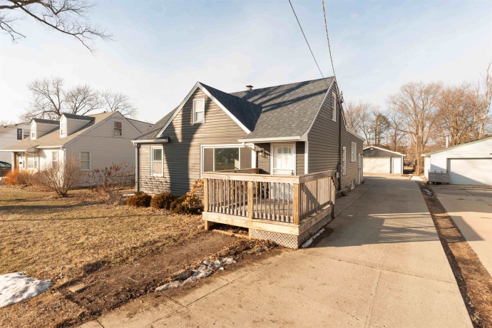 938 Riverside, LOVES PARK, Illinois 61111, 4 Bedrooms Bedrooms, ,3 BathroomsBathrooms,House,For Sale,Riverside,202600711