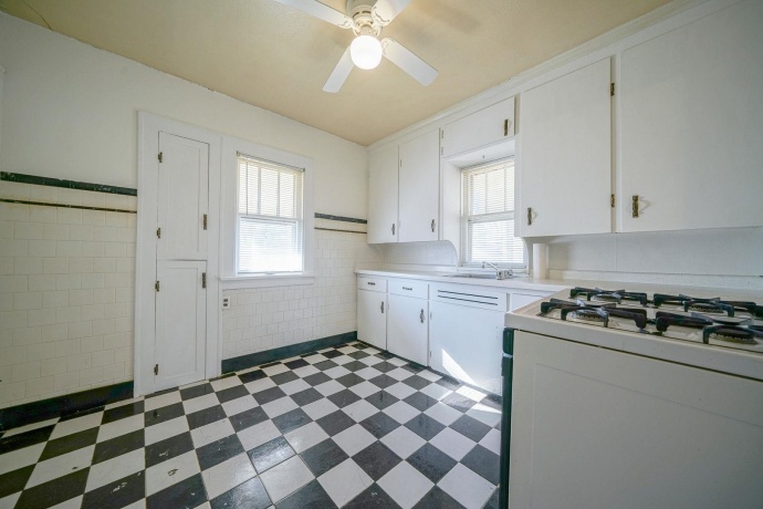 2019 15th, ROCKFORD, Illinois 61104, 2 Bedrooms Bedrooms, ,1 BathroomBathrooms,House,For Sale,15th,202600713