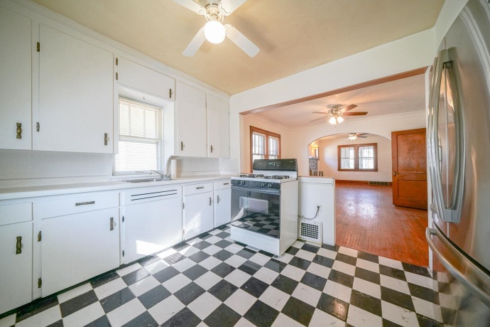 2019 15th, ROCKFORD, Illinois 61104, 2 Bedrooms Bedrooms, ,1 BathroomBathrooms,House,For Sale,15th,202600713