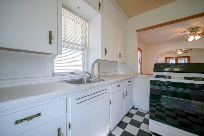 2019 15th, ROCKFORD, Illinois 61104, 2 Bedrooms Bedrooms, ,1 BathroomBathrooms,House,For Sale,15th,202600713