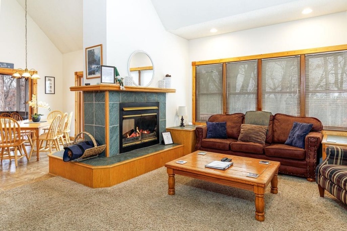 2 Briarwood, GALENA, Illinois 61036, 3 Bedrooms Bedrooms, ,3 BathroomsBathrooms,House,For Sale,Briarwood,202600715