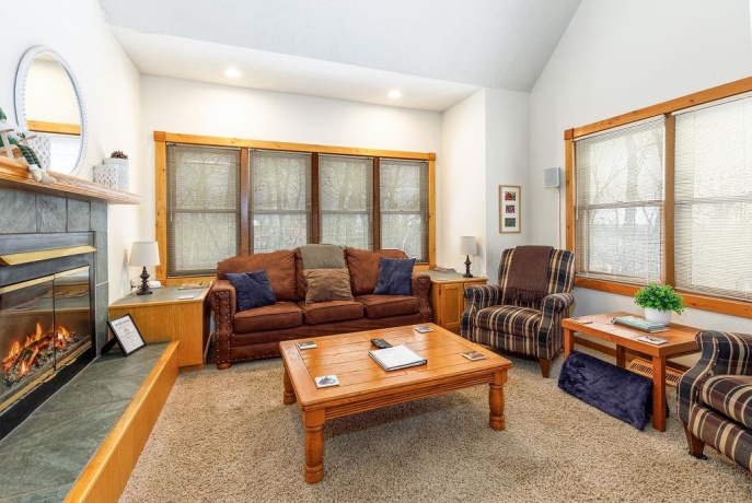 2 Briarwood, GALENA, Illinois 61036, 3 Bedrooms Bedrooms, ,3 BathroomsBathrooms,House,For Sale,Briarwood,202600715