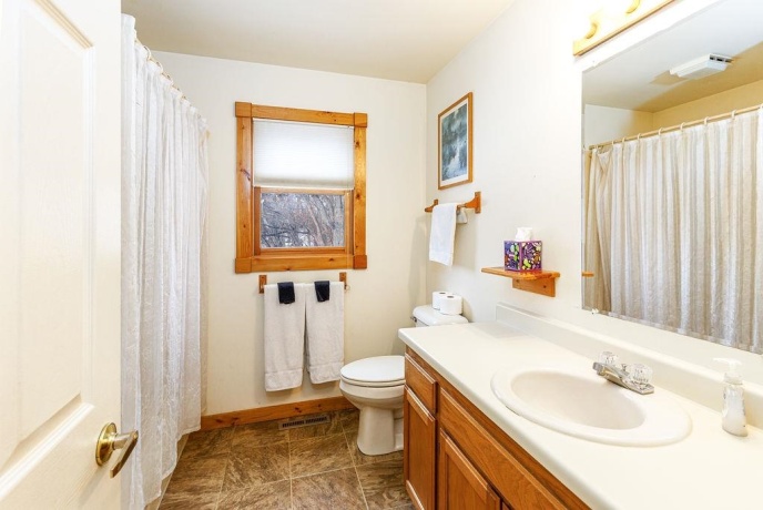 2 Briarwood, GALENA, Illinois 61036, 3 Bedrooms Bedrooms, ,3 BathroomsBathrooms,House,For Sale,Briarwood,202600715