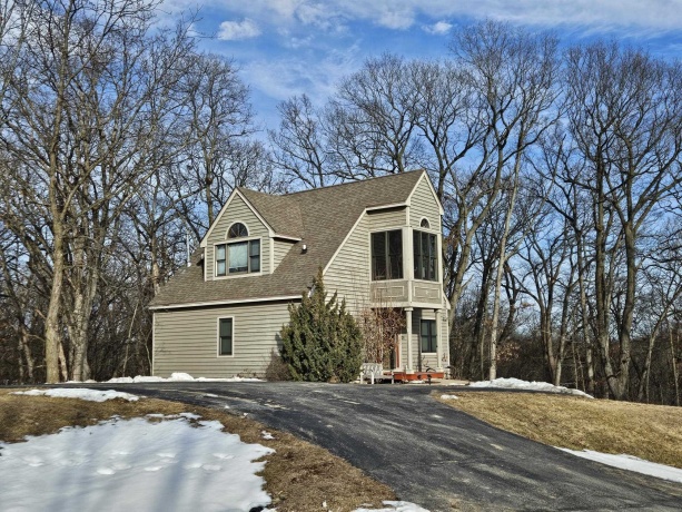 2 Briarwood, GALENA, Illinois 61036, 3 Bedrooms Bedrooms, ,3 BathroomsBathrooms,House,For Sale,Briarwood,202600715