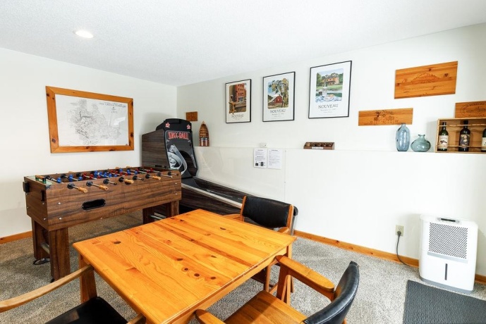 2 Briarwood, GALENA, Illinois 61036, 3 Bedrooms Bedrooms, ,3 BathroomsBathrooms,House,For Sale,Briarwood,202600715