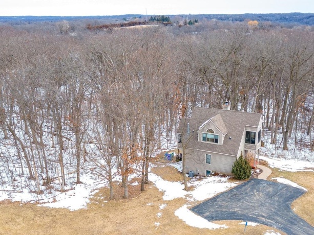 2 Briarwood, GALENA, Illinois 61036, 3 Bedrooms Bedrooms, ,3 BathroomsBathrooms,House,For Sale,Briarwood,202600715