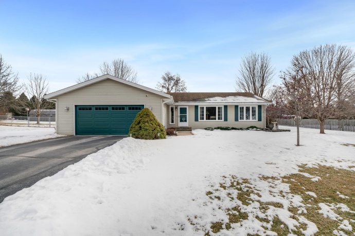 6395 Greystone, ROSCOE, Illinois 61073, 3 Bedrooms Bedrooms, ,2 BathroomsBathrooms,House,For Sale,Greystone,202600721