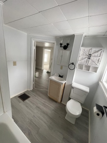 402 Main, WARREN, Illinois 61087, 3 Bedrooms Bedrooms, ,1 BathroomBathrooms,House,For Sale,Main,202600723