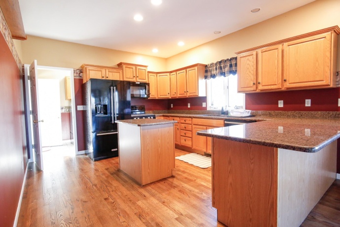 376 Kilgore, DIXON, Illinois 61021, 3 Bedrooms Bedrooms, ,2 BathroomsBathrooms,House,For Sale,Kilgore,202600731