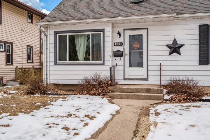 1908 Melrose, ROCKFORD, Illinois 61103, 3 Bedrooms Bedrooms, ,1 BathroomBathrooms,House,For Sale,Melrose,202600735