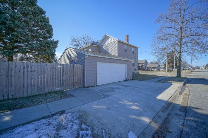 302 Prairie, POLO, Illinois 61064, 3 Bedrooms Bedrooms, ,2 BathroomsBathrooms,House,For Sale,Prairie,202600740