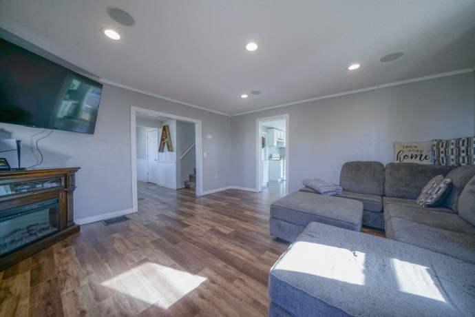 302 Prairie, POLO, Illinois 61064, 3 Bedrooms Bedrooms, ,2 BathroomsBathrooms,House,For Sale,Prairie,202600740