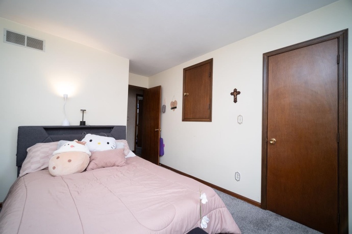 1926 Valencia, ROCKFORD, Illinois 61108, 4 Bedrooms Bedrooms, ,3 BathroomsBathrooms,House,For Sale,Valencia,202600742