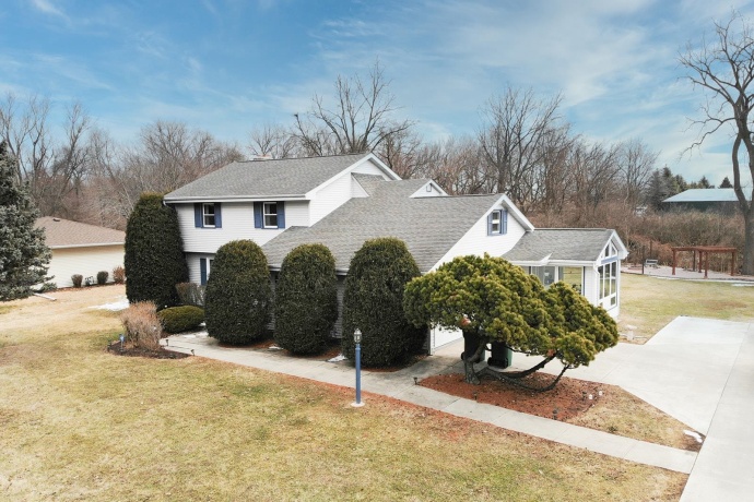 1926 Valencia, ROCKFORD, Illinois 61108, 4 Bedrooms Bedrooms, ,3 BathroomsBathrooms,House,For Sale,Valencia,202600742