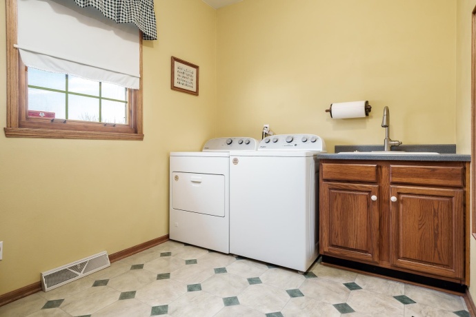 9293 Forest Ridge Dr., ROSCOE, Illinois 61073, 3 Bedrooms Bedrooms, ,2 BathroomsBathrooms,House,For Sale,Forest Ridge Dr.,202600746