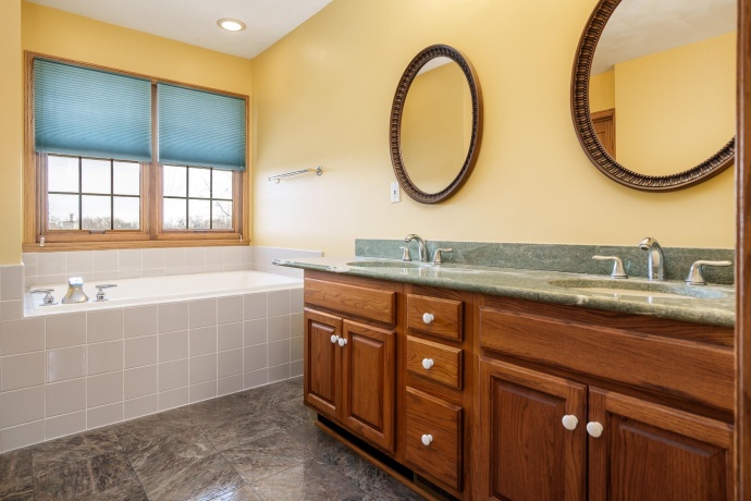 9293 Forest Ridge Dr., ROSCOE, Illinois 61073, 3 Bedrooms Bedrooms, ,2 BathroomsBathrooms,House,For Sale,Forest Ridge Dr.,202600746