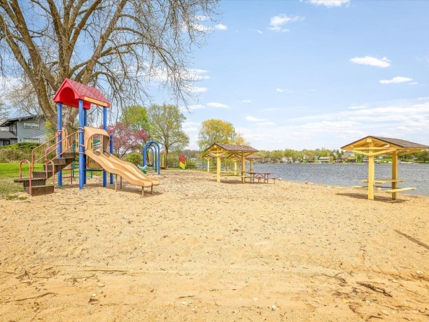 548 Baintree, LAKE SUMMERSET, Illinois 61019, 3 Bedrooms Bedrooms, ,3 BathroomsBathrooms,House,For Sale,Baintree,202600764