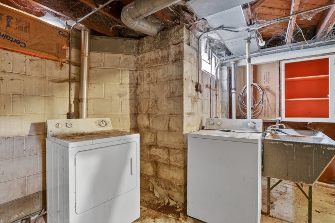 1707 Carney, ROCKFORD, Illinois 61103, 2 Bedrooms Bedrooms, ,1 BathroomBathrooms,House,For Sale,Carney,202600767