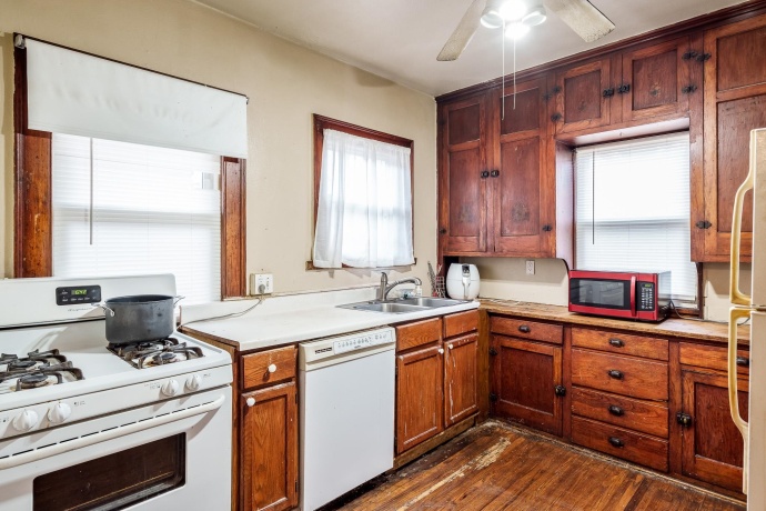 2207 7th, ROCKFORD, Illinois 61104, 2 Bedrooms Bedrooms, ,1 BathroomBathrooms,House,For Sale,7th,202600768