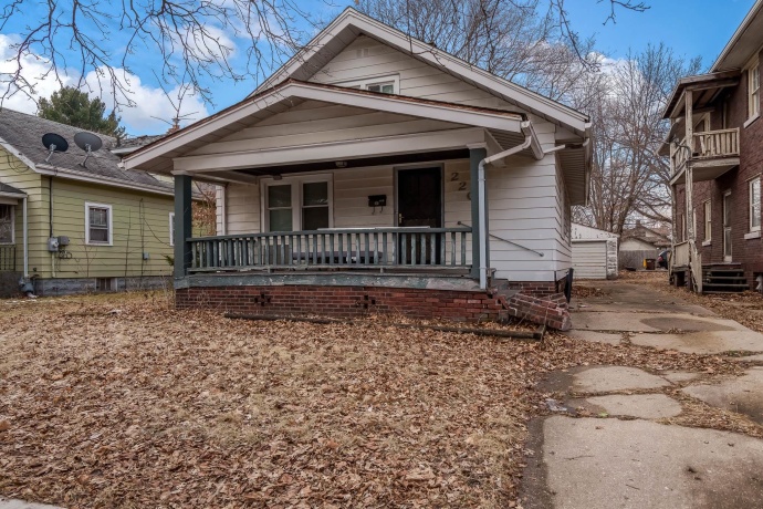2207 7th, ROCKFORD, Illinois 61104, 2 Bedrooms Bedrooms, ,1 BathroomBathrooms,House,For Sale,7th,202600768