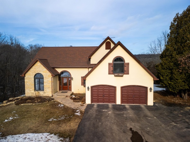 24 Butternut, GALENA, Illinois 61036, 5 Bedrooms Bedrooms, ,3 BathroomsBathrooms,House,For Sale,Butternut,202600771