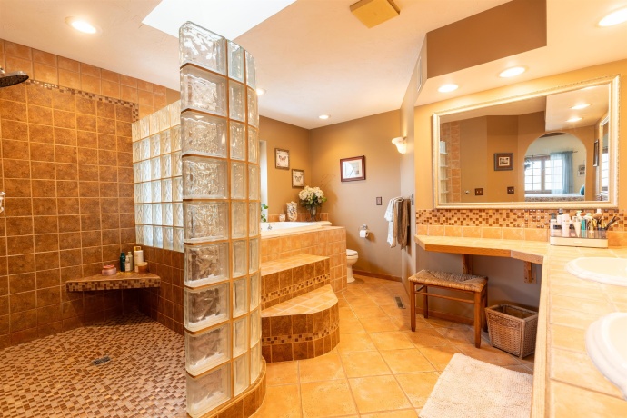 24 Butternut, GALENA, Illinois 61036, 5 Bedrooms Bedrooms, ,3 BathroomsBathrooms,House,For Sale,Butternut,202600771