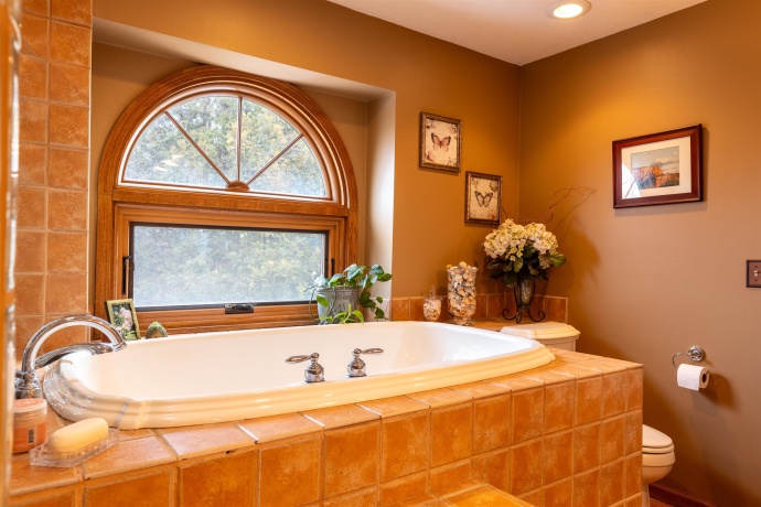 24 Butternut, GALENA, Illinois 61036, 5 Bedrooms Bedrooms, ,3 BathroomsBathrooms,House,For Sale,Butternut,202600771