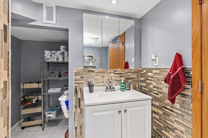 1317 12th, BELVIDERE, Illinois 61008, 5 Bedrooms Bedrooms, ,2 BathroomsBathrooms,House,For Sale,12th,202600772