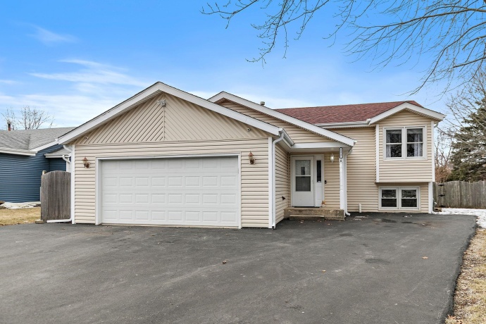 1317 12th, BELVIDERE, Illinois 61008, 5 Bedrooms Bedrooms, ,2 BathroomsBathrooms,House,For Sale,12th,202600772