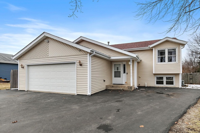 1317 12th, BELVIDERE, Illinois 61008, 5 Bedrooms Bedrooms, ,2 BathroomsBathrooms,House,For Sale,12th,202600772