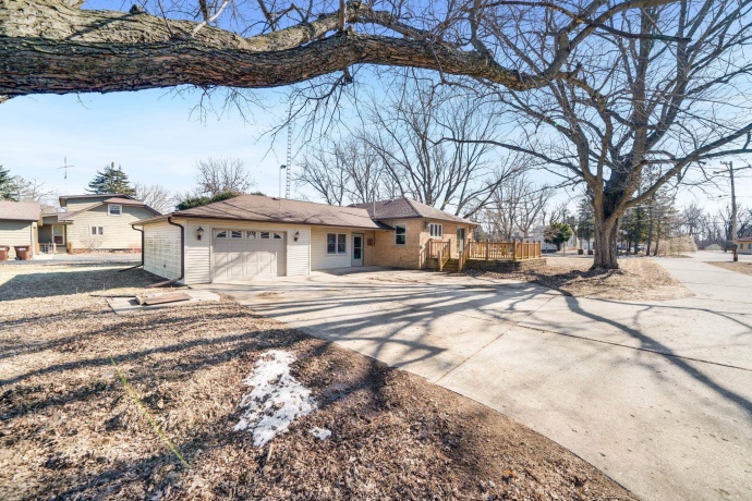 4414 IL RT 64, MOUNT MORRIS, Illinois 61054, 2 Bedrooms Bedrooms, ,1 BathroomBathrooms,House,For Sale,IL RT 64,202600773