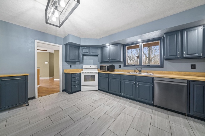 6466 Thorncrest, ROCKFORD, Illinois 61109, 4 Bedrooms Bedrooms, ,3 BathroomsBathrooms,House,For Sale,Thorncrest,202600783