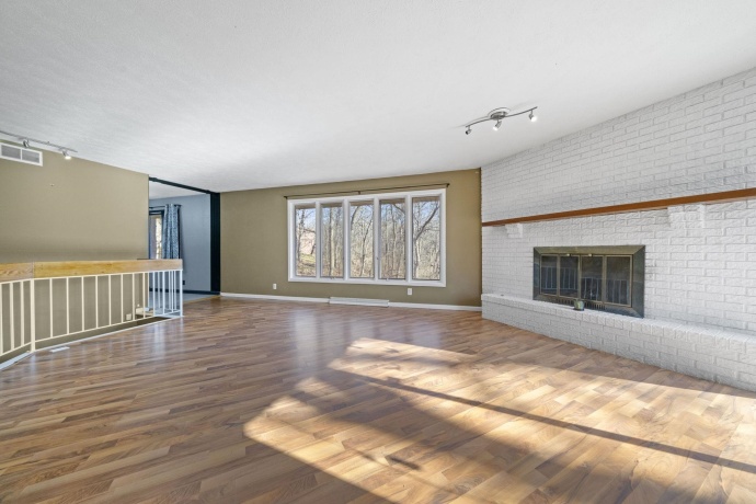 6466 Thorncrest, ROCKFORD, Illinois 61109, 4 Bedrooms Bedrooms, ,3 BathroomsBathrooms,House,For Sale,Thorncrest,202600783