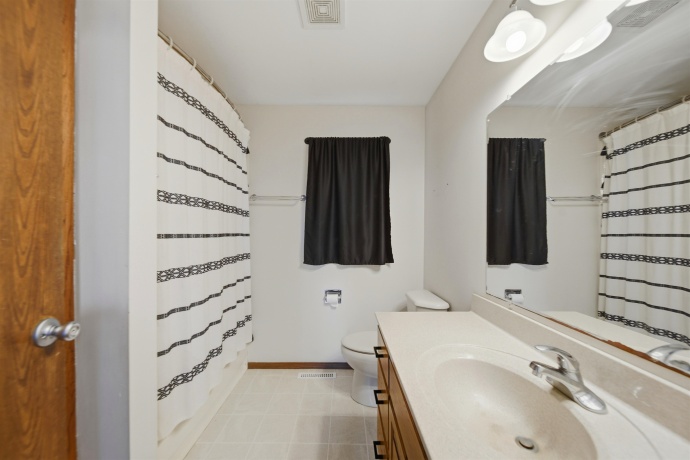 13831 Prairie Center, MORRISON, Illinois 61270, 5 Bedrooms Bedrooms, ,2 BathroomsBathrooms,House,For Sale,Prairie Center,202600784