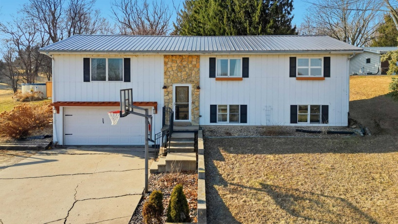 13831 Prairie Center, MORRISON, Illinois 61270, 5 Bedrooms Bedrooms, ,2 BathroomsBathrooms,House,For Sale,Prairie Center,202600784