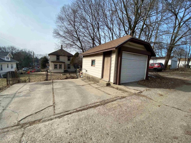 1130 16th, ROCKFORD, Illinois 61104, 4 Bedrooms Bedrooms, ,1 BathroomBathrooms,House,For Sale,16th,202600788