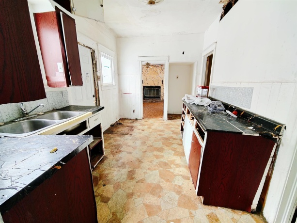 1020 Oak, FREEPORT, Illinois 61032, 5 Bedrooms Bedrooms, ,2 BathroomsBathrooms,House,For Sale,Oak,202600790