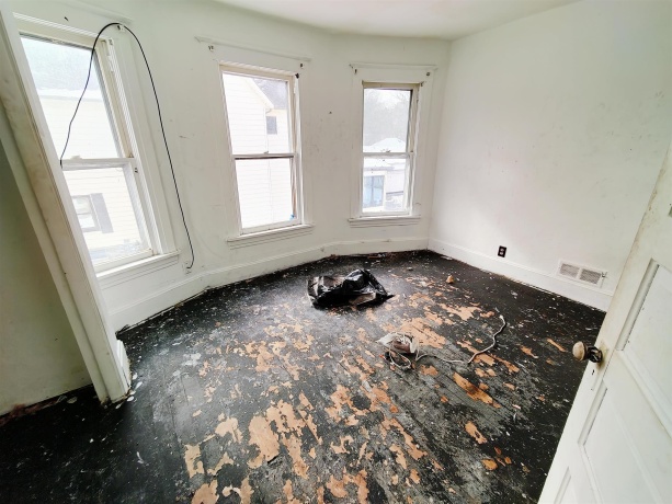 1020 Oak, FREEPORT, Illinois 61032, 5 Bedrooms Bedrooms, ,2 BathroomsBathrooms,House,For Sale,Oak,202600790