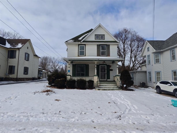 1020 Oak, FREEPORT, Illinois 61032, 5 Bedrooms Bedrooms, ,2 BathroomsBathrooms,House,For Sale,Oak,202600790