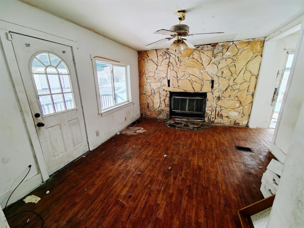 1020 Oak, FREEPORT, Illinois 61032, 5 Bedrooms Bedrooms, ,2 BathroomsBathrooms,House,For Sale,Oak,202600790