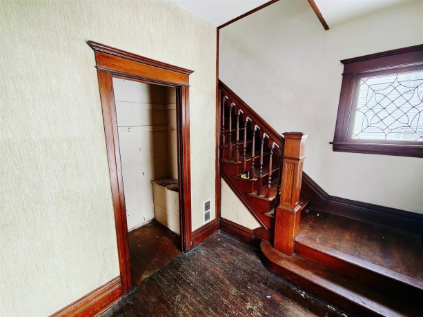 1020 Oak, FREEPORT, Illinois 61032, 5 Bedrooms Bedrooms, ,2 BathroomsBathrooms,House,For Sale,Oak,202600790