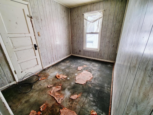 1020 Oak, FREEPORT, Illinois 61032, 5 Bedrooms Bedrooms, ,2 BathroomsBathrooms,House,For Sale,Oak,202600790