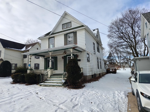 1020 Oak, FREEPORT, Illinois 61032, 5 Bedrooms Bedrooms, ,2 BathroomsBathrooms,House,For Sale,Oak,202600790