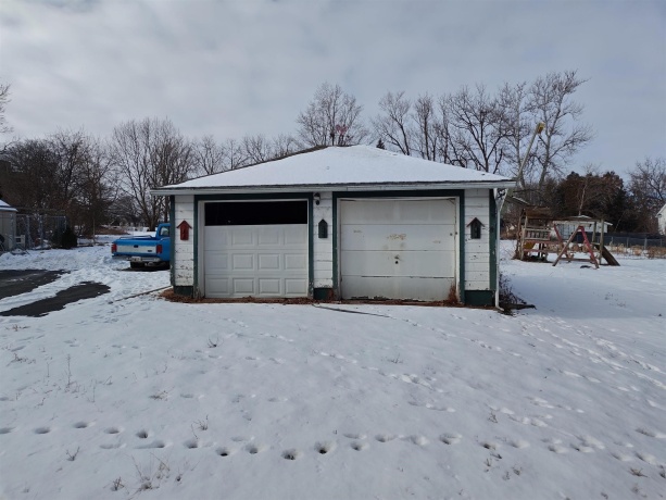 1020 Oak, FREEPORT, Illinois 61032, 5 Bedrooms Bedrooms, ,2 BathroomsBathrooms,House,For Sale,Oak,202600790