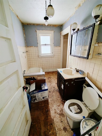 1020 Oak, FREEPORT, Illinois 61032, 5 Bedrooms Bedrooms, ,2 BathroomsBathrooms,House,For Sale,Oak,202600790