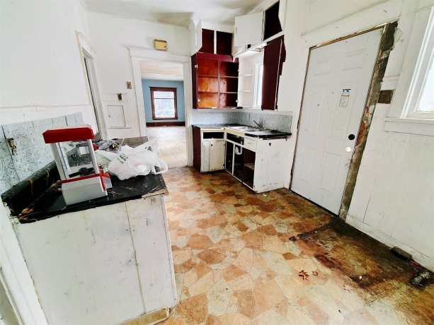 1020 Oak, FREEPORT, Illinois 61032, 5 Bedrooms Bedrooms, ,2 BathroomsBathrooms,House,For Sale,Oak,202600790