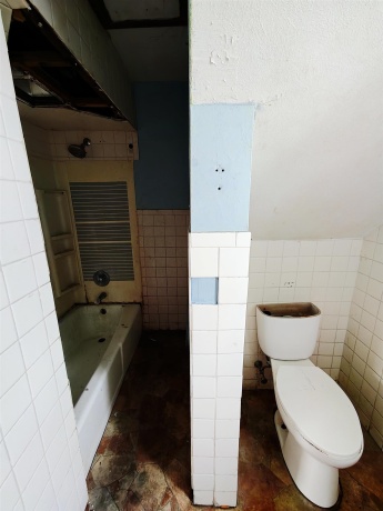 1020 Oak, FREEPORT, Illinois 61032, 5 Bedrooms Bedrooms, ,2 BathroomsBathrooms,House,For Sale,Oak,202600790