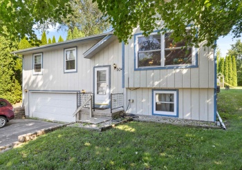 104 Deerpath, POPLAR GROVE, Illinois 61065, 3 Bedrooms Bedrooms, ,2 BathroomsBathrooms,House,For Sale,Deerpath,202504437