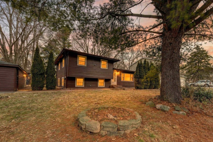 2810 Brentwood, MCHENRY, Illinois 60050, 3 Bedrooms Bedrooms, ,2 BathroomsBathrooms,House,For Sale,Brentwood,202600811